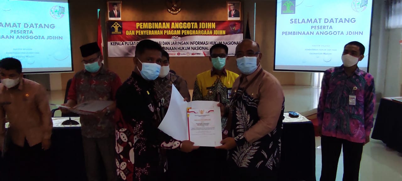Pemerintah Kabuten Tanah Laut Mendapat Dua Penghargaan Dari Kementerian Hukum dan Hak Asasi Manusia 